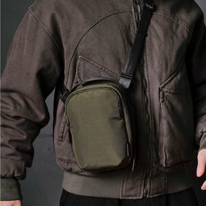 Alpaka NWT Army Green Axoflux 300D Metro Sling V2 Bag Minimalist Travel Utility